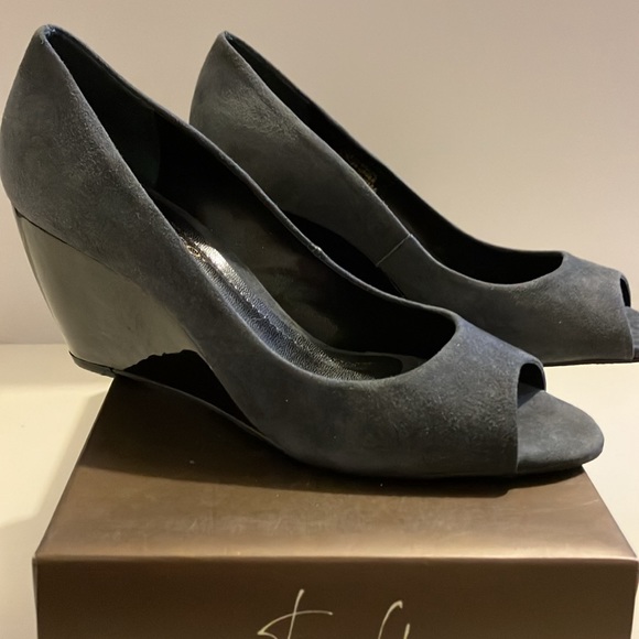 Franco Sarto Ladies Grey suede open toe shoes, size 6M, New in Box. - Picture 1 of 6